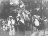 Hippodrome de la Sauvenière en juillet 1913 A gauche, en uniforme, Charlemagne Gernay, le garde-champêtre de Nivezé 