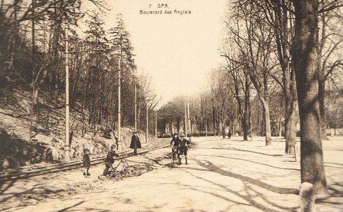 1910 : Boulevard des Anglais. La ligne de tram a été ouverte à la circulation en août 1909.